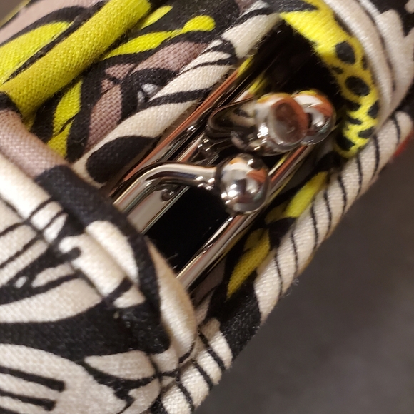 Vera Bradley wallet floral Colorful Lot Of Storage Medium Size 8" W , 5" H NWOT - Picture 4 of 12